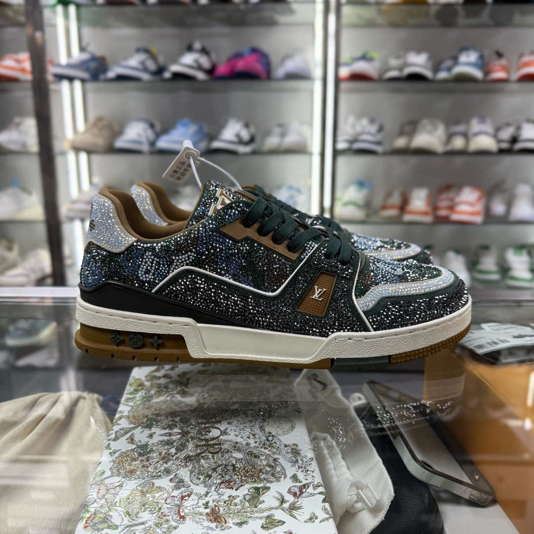 99新 LouisVuitton/路易威登 TRAINER 满钻原盒 尺码/43 YH12235