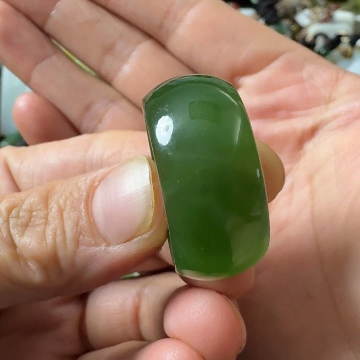 和田玉未镶嵌颈饰阳绿20