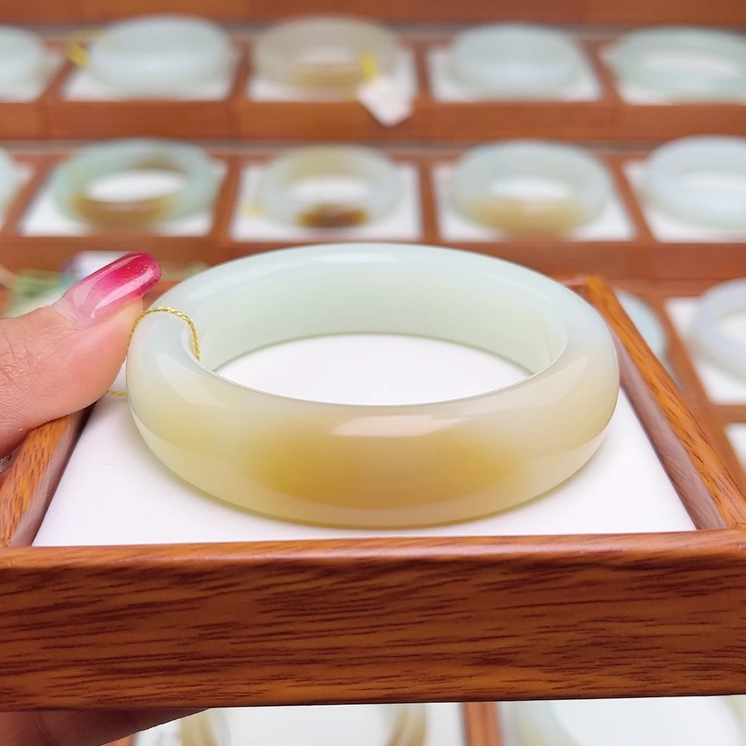 和田玉手镯未镶嵌56.8