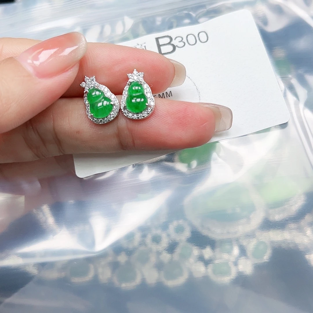翡翠颈饰未镶嵌翡翠300