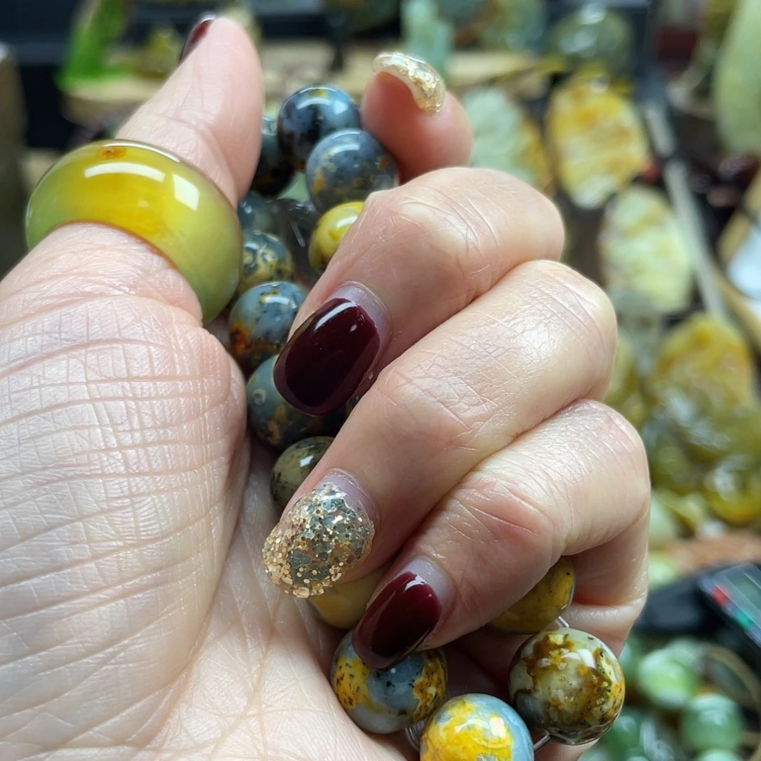 蛇纹石玉颈饰未镶嵌山***容花玉