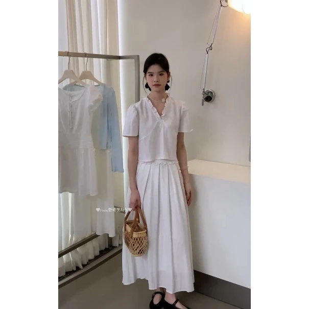 12458#FINOA#（两件套）花边V领上衣+百搭半身裙（福利）
