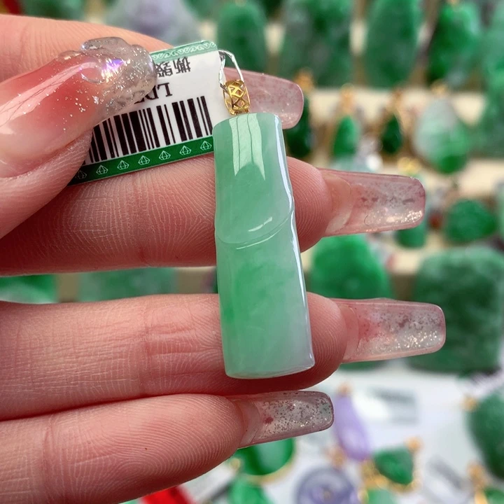 翡翠颈饰18K金镶嵌挂件