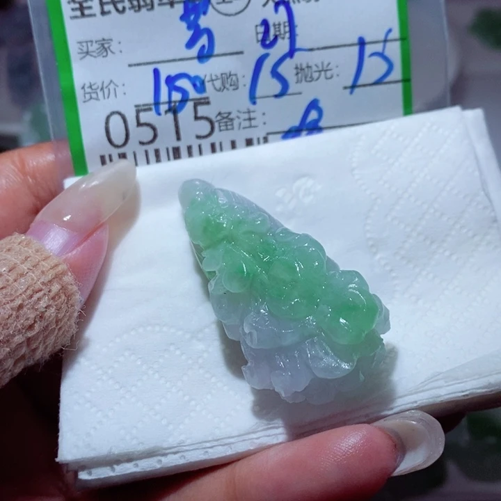 芳***…定制翡翠未镶嵌翡翠