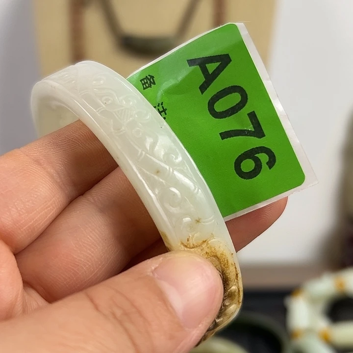 用***空和田玉（糖玉）未镶嵌颈饰