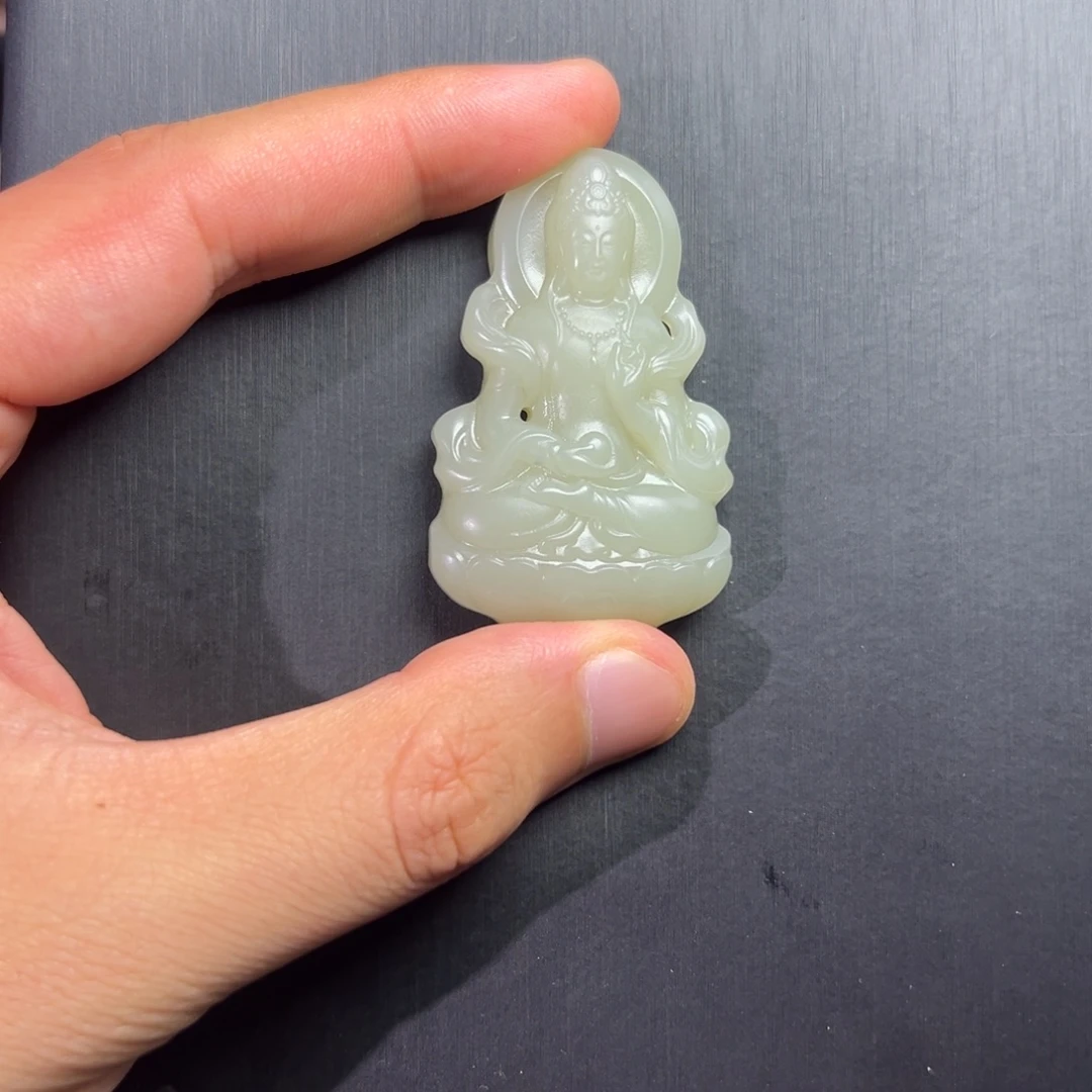 颈饰未镶嵌和田玉（青白玉）