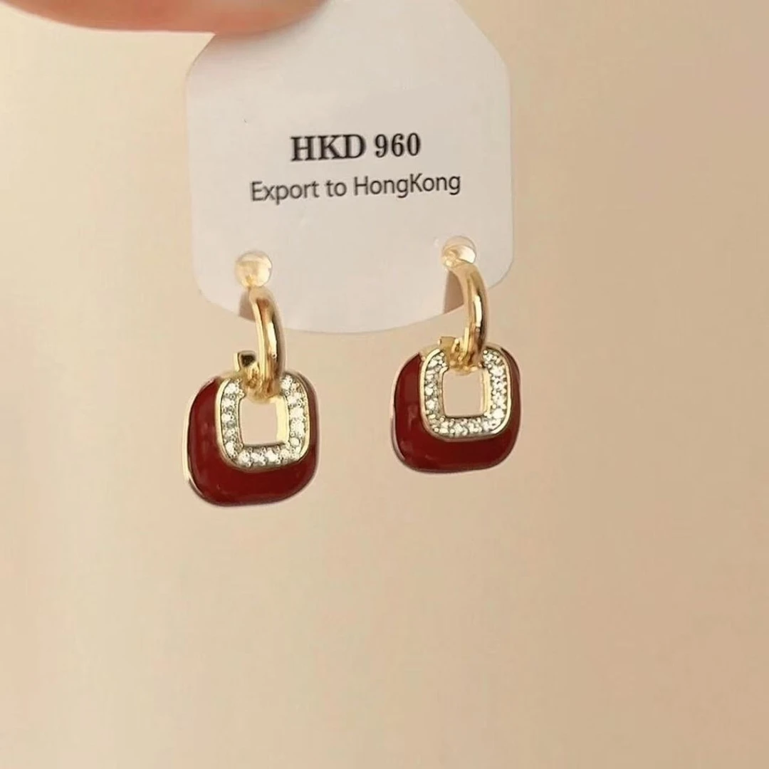 铜合金耳饰 新年酒红色镂空方形耳钉简约百搭时尚高级感秋冬耳饰