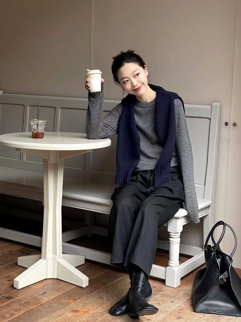 秋东新款痞帅炸街风女装极简秋冬针织毛衣宽松灰色上衣高腰直筒裤