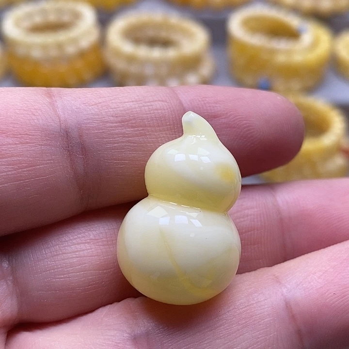 琥珀未镶嵌颈饰吊坠