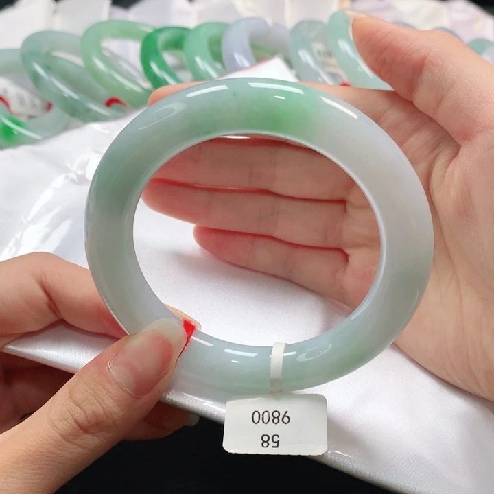 翡翠手镯（圆镯）未镶嵌58圈