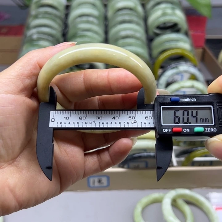 蛇纹石玉未镶嵌手镯4