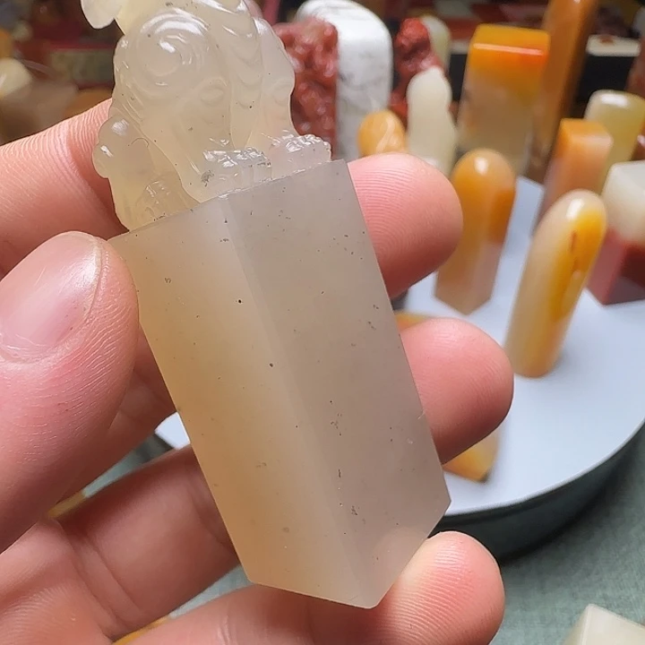 寿山石印石一***呀寿山石雕品种篆刻素章