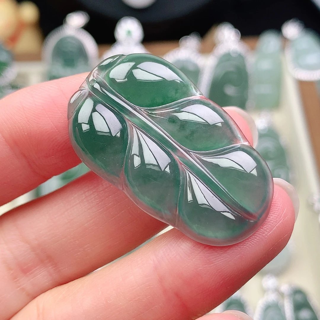 翡翠未镶嵌颈饰吊坠