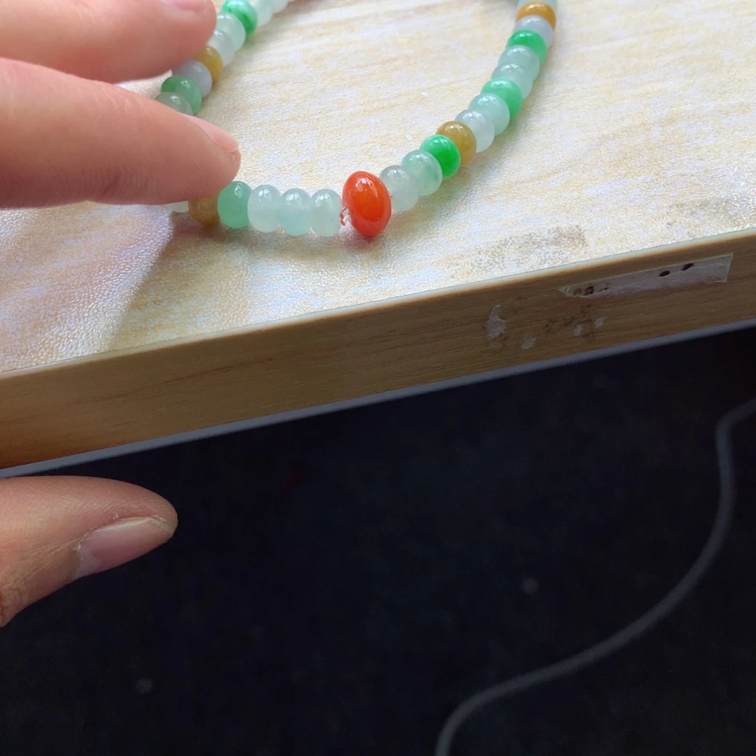 翡翠颈饰未镶嵌吊坠