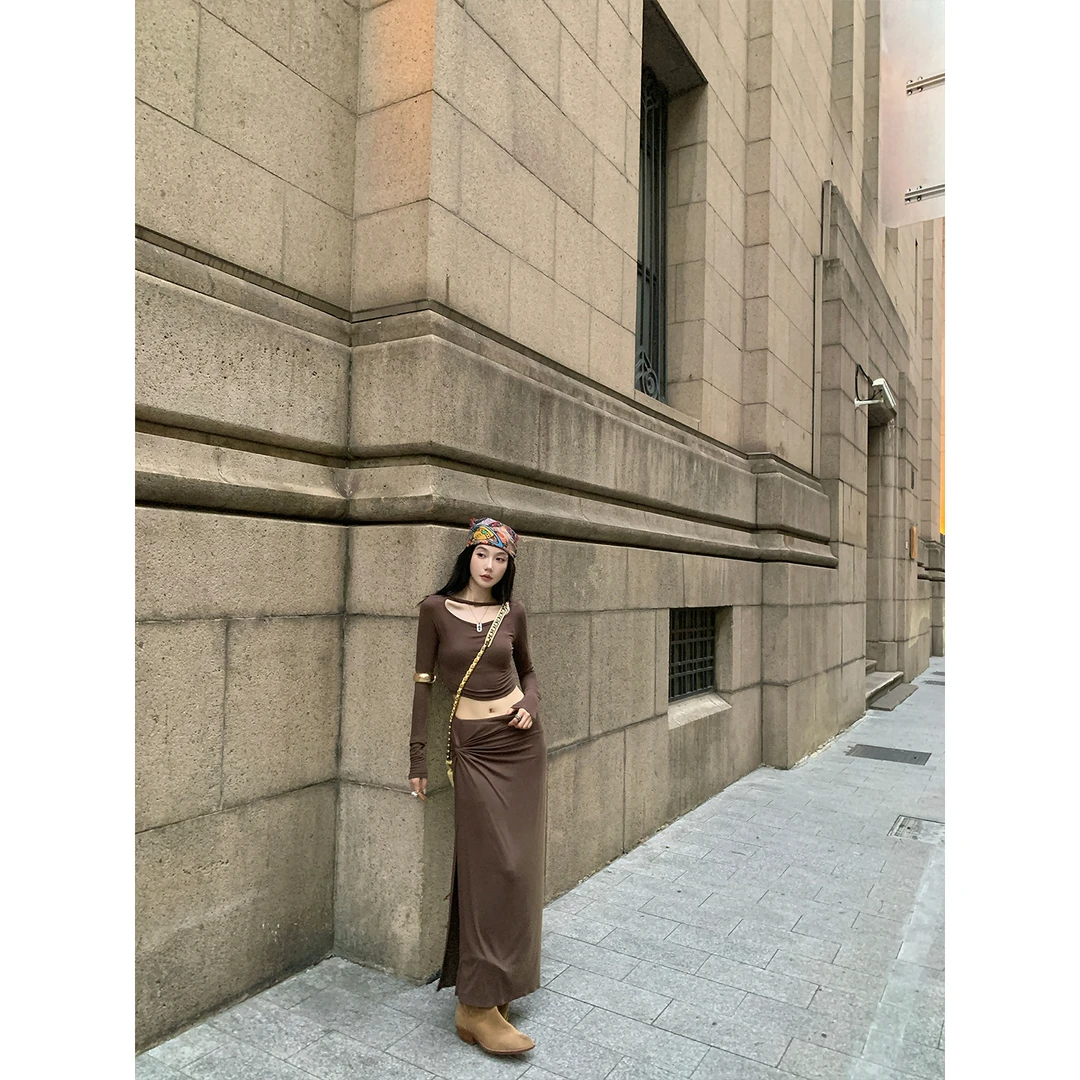 区区欧阳 一字领镂空长袖T恤女夏季新款设计感小众辣妹短款上衣