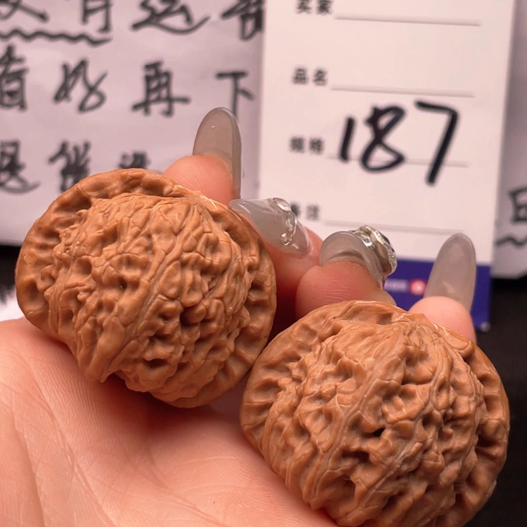 文玩核桃吊坠35白狮子微修