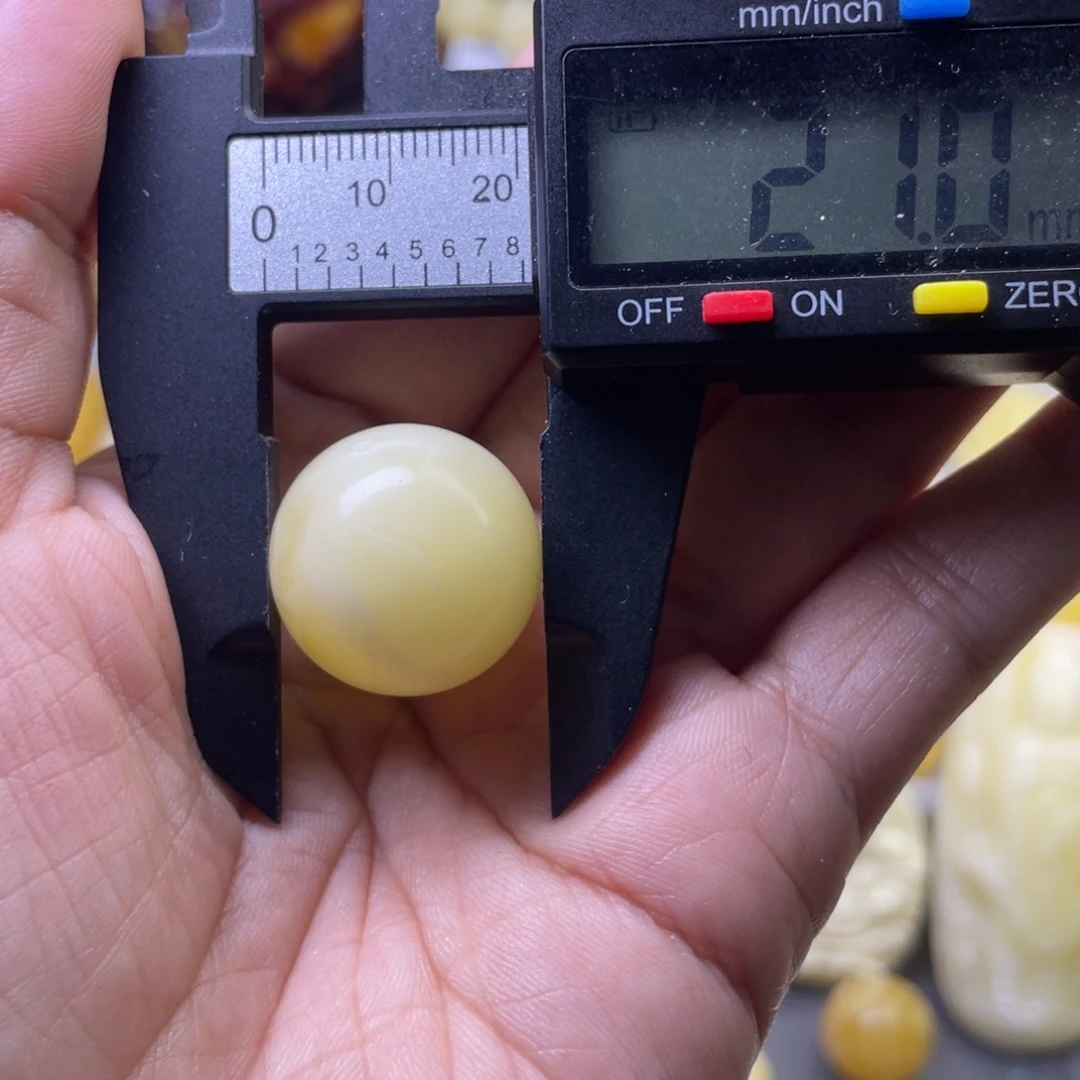 琥珀未镶嵌颈饰天然的琥珀蜜蜡