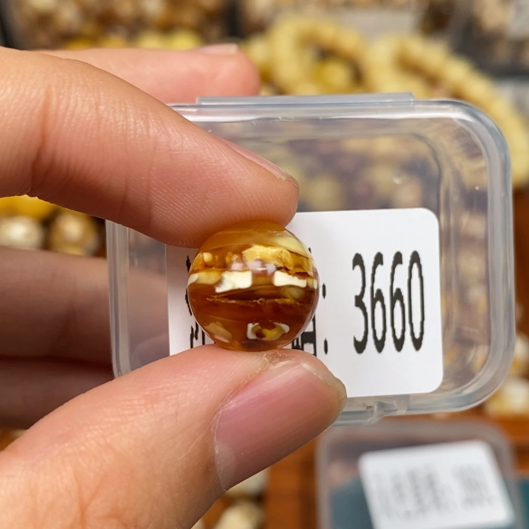 蜜蜡未镶嵌珠宝奇石3660