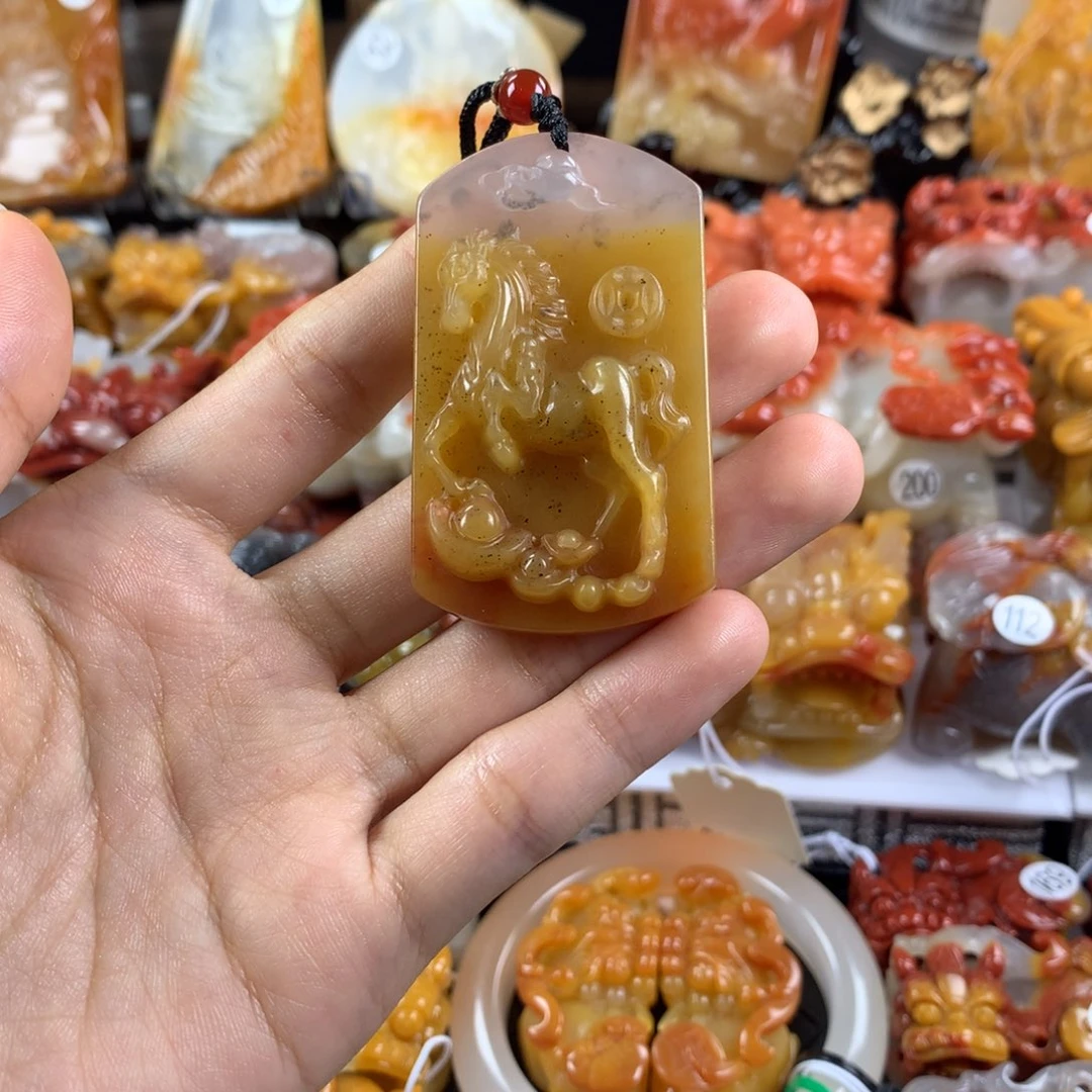 石英质玉（黄龙玉）未镶嵌挂件