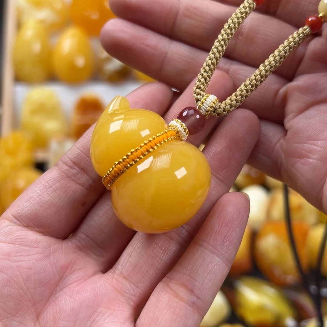 蜜蜡未镶嵌颈饰17.7克