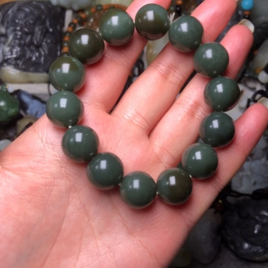 和田玉未镶嵌把件