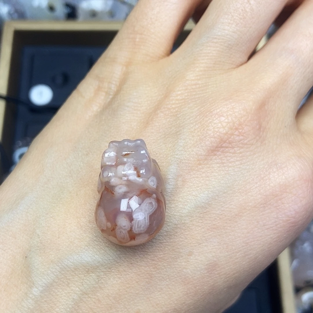 石英质玉颈饰未镶嵌施*施