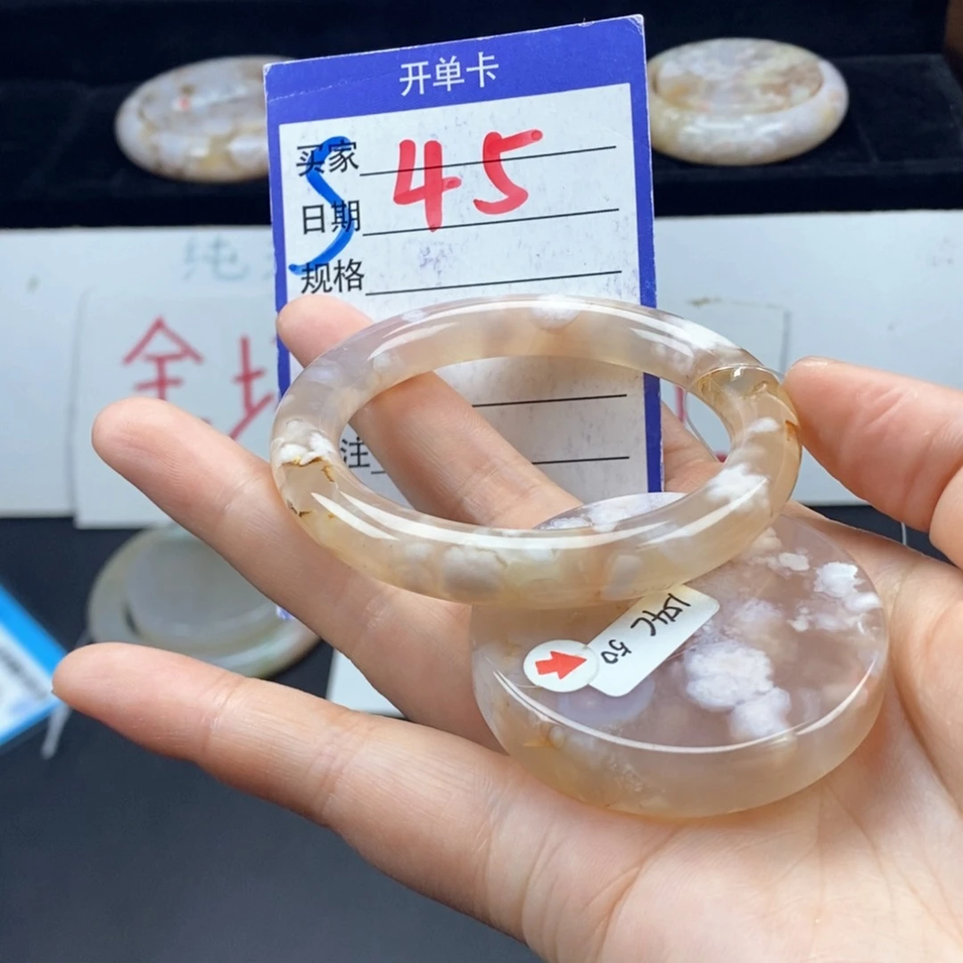 石英质玉手镯未镶嵌