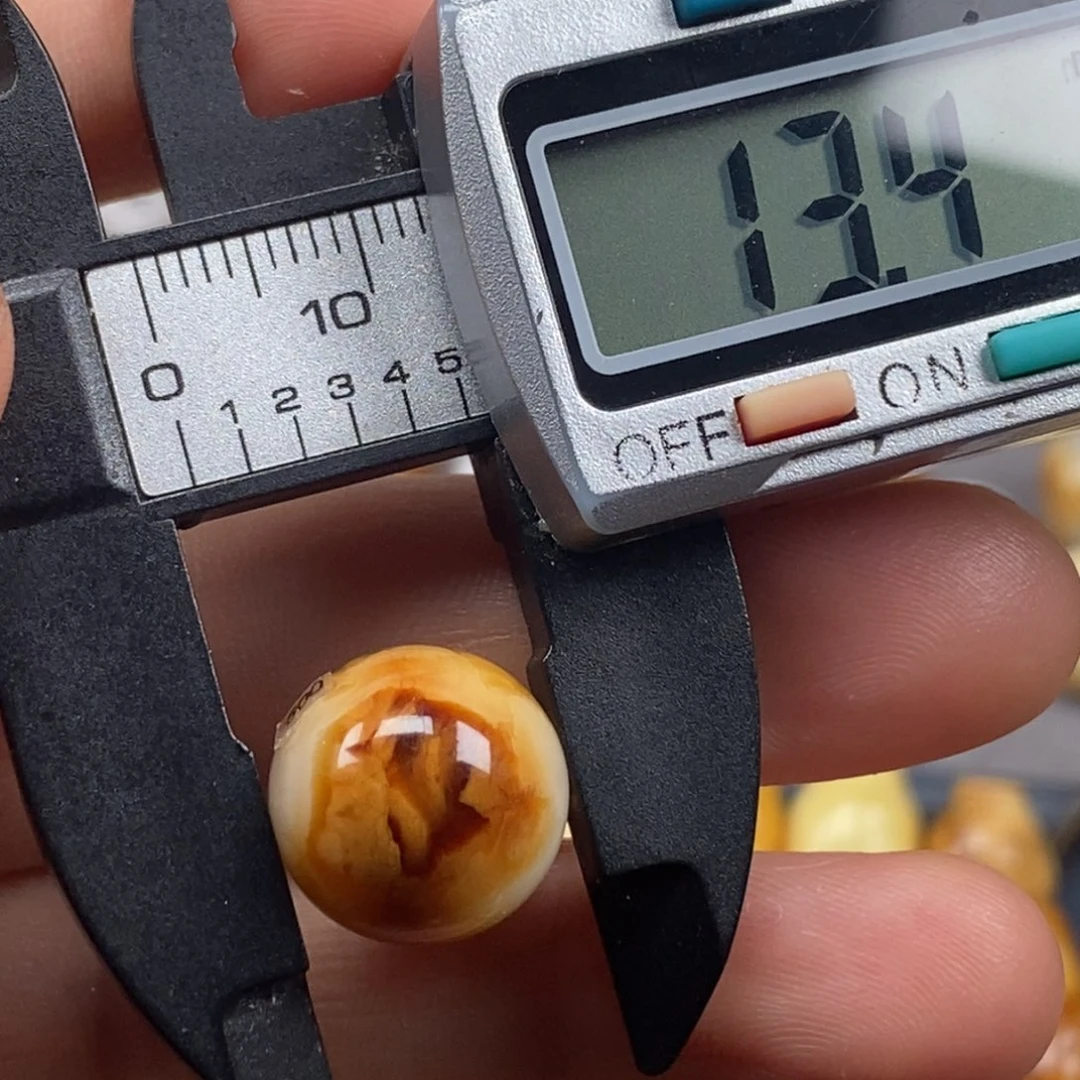 琥珀颈饰未镶嵌圆珠