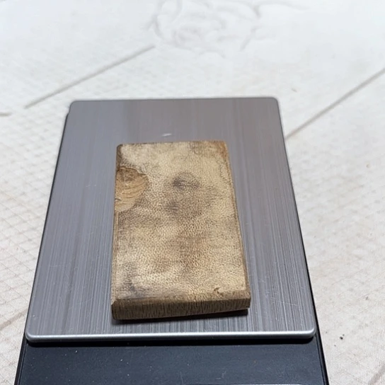 沉香木摆件沉牌子5.87克，清香带甜