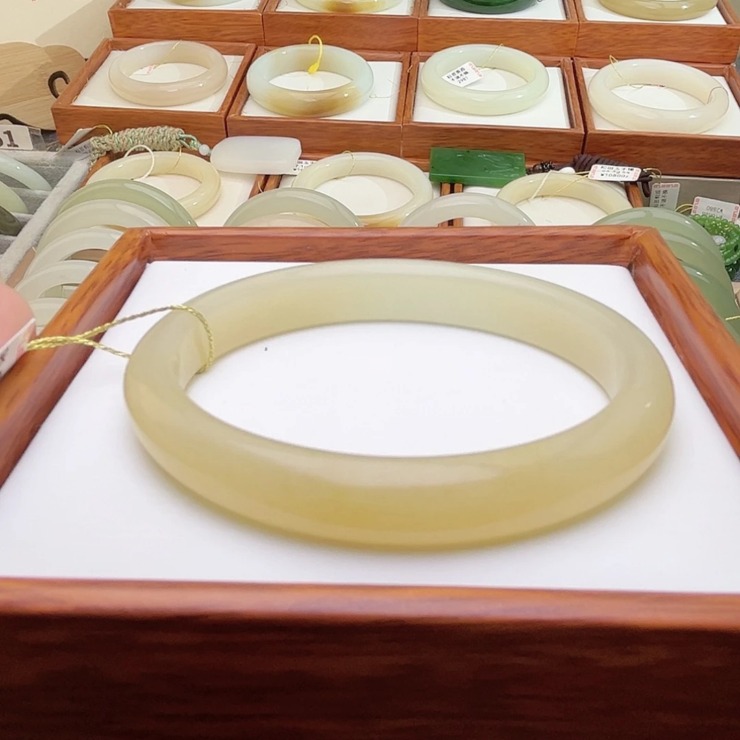 和田玉手镯未镶嵌52,6