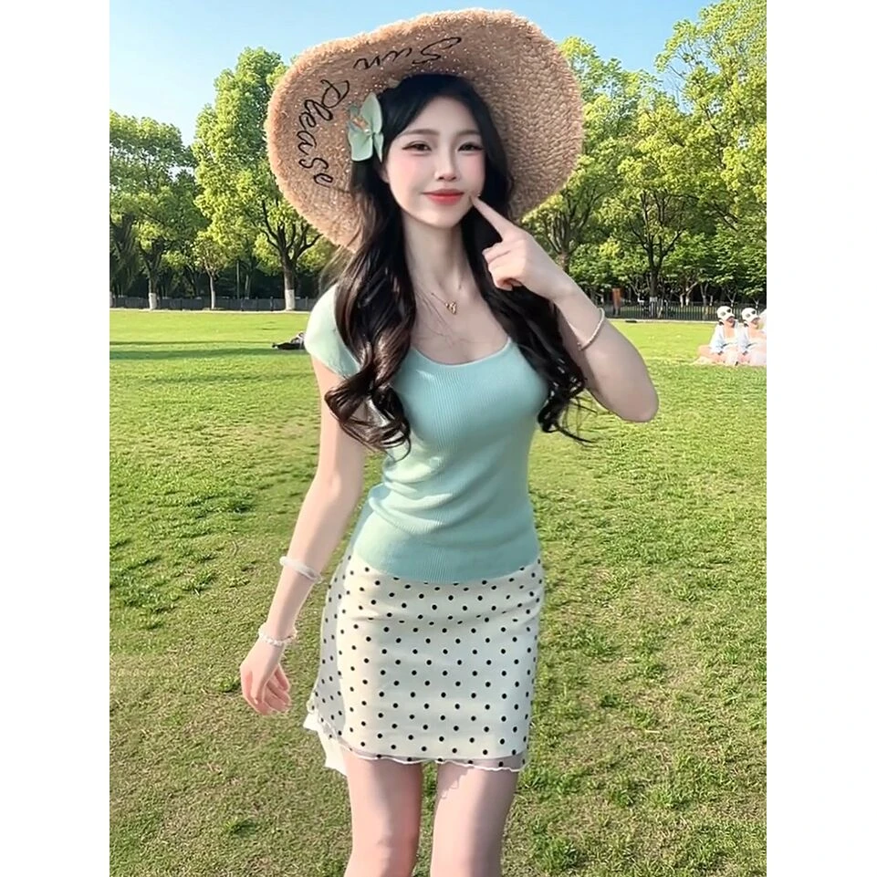 韩系温柔穿搭U领修身针织短袖上衣波点设计感包臀半身裙女两件套
