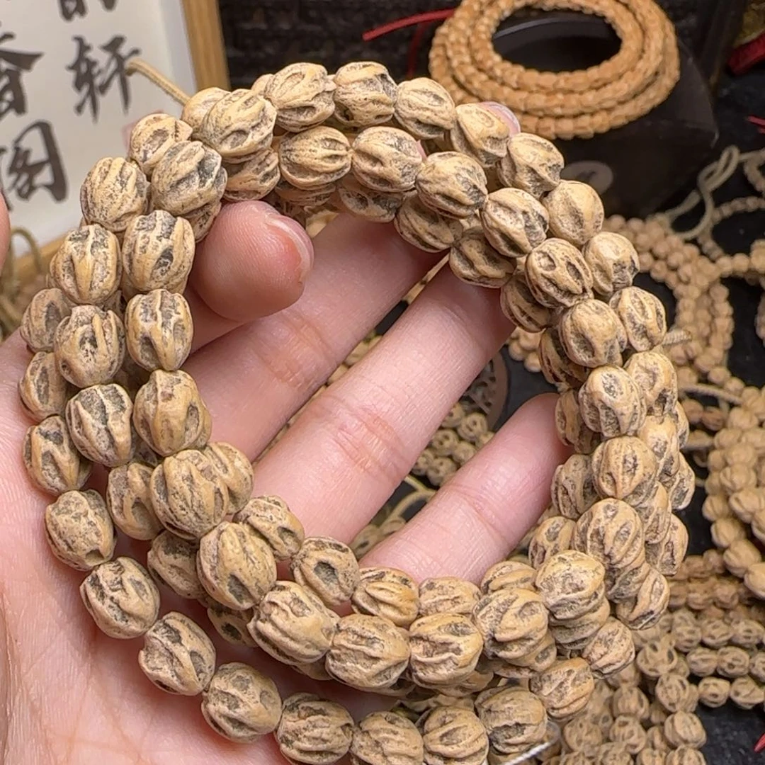 柏香籽/百香籽吊坠猴**?