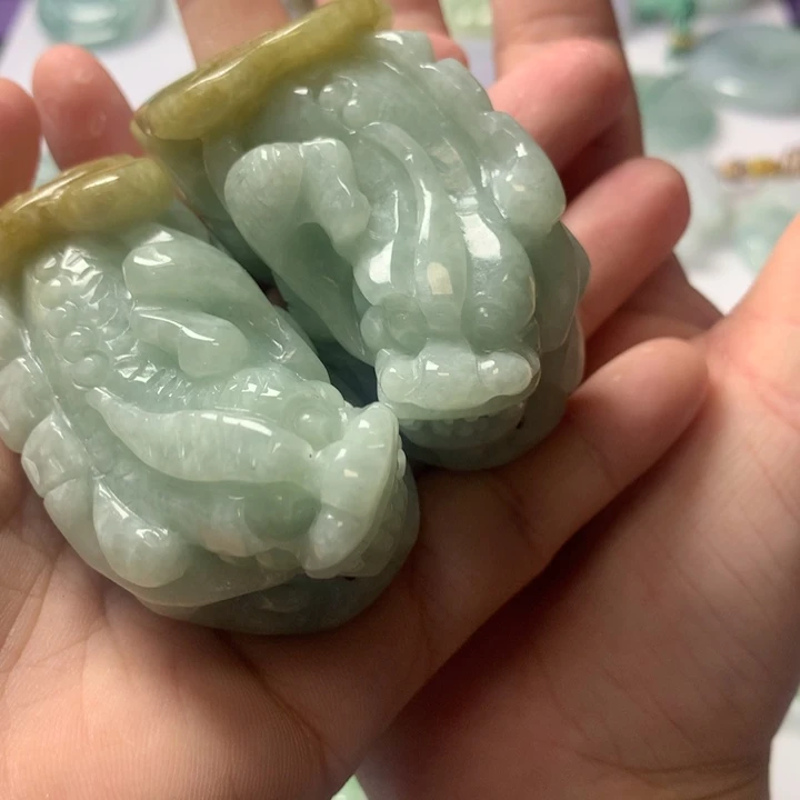 颈饰未镶嵌翡翠貔貅
