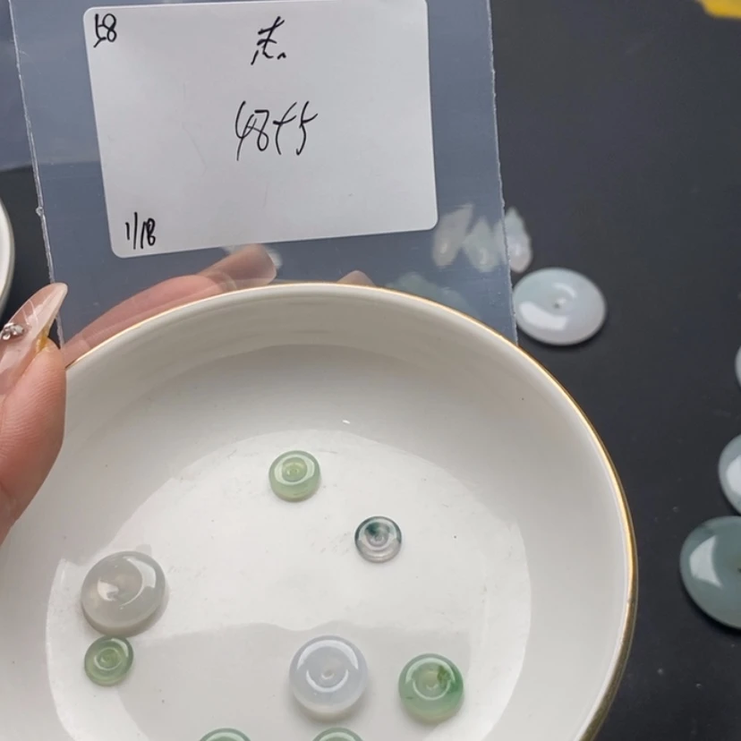 【闪购商品】翡翠颈饰未镶嵌杰