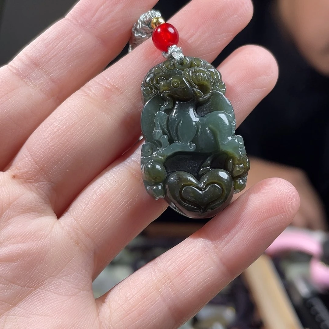 和田玉未镶嵌颈饰