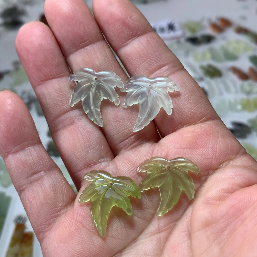 蛇纹石玉未镶嵌耳环