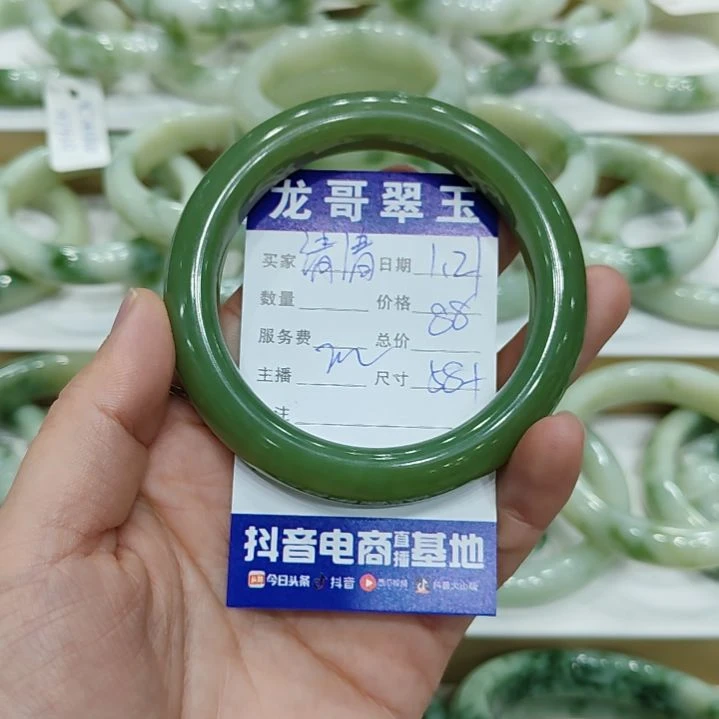 蛇纹石玉手镯未镶嵌清**竹