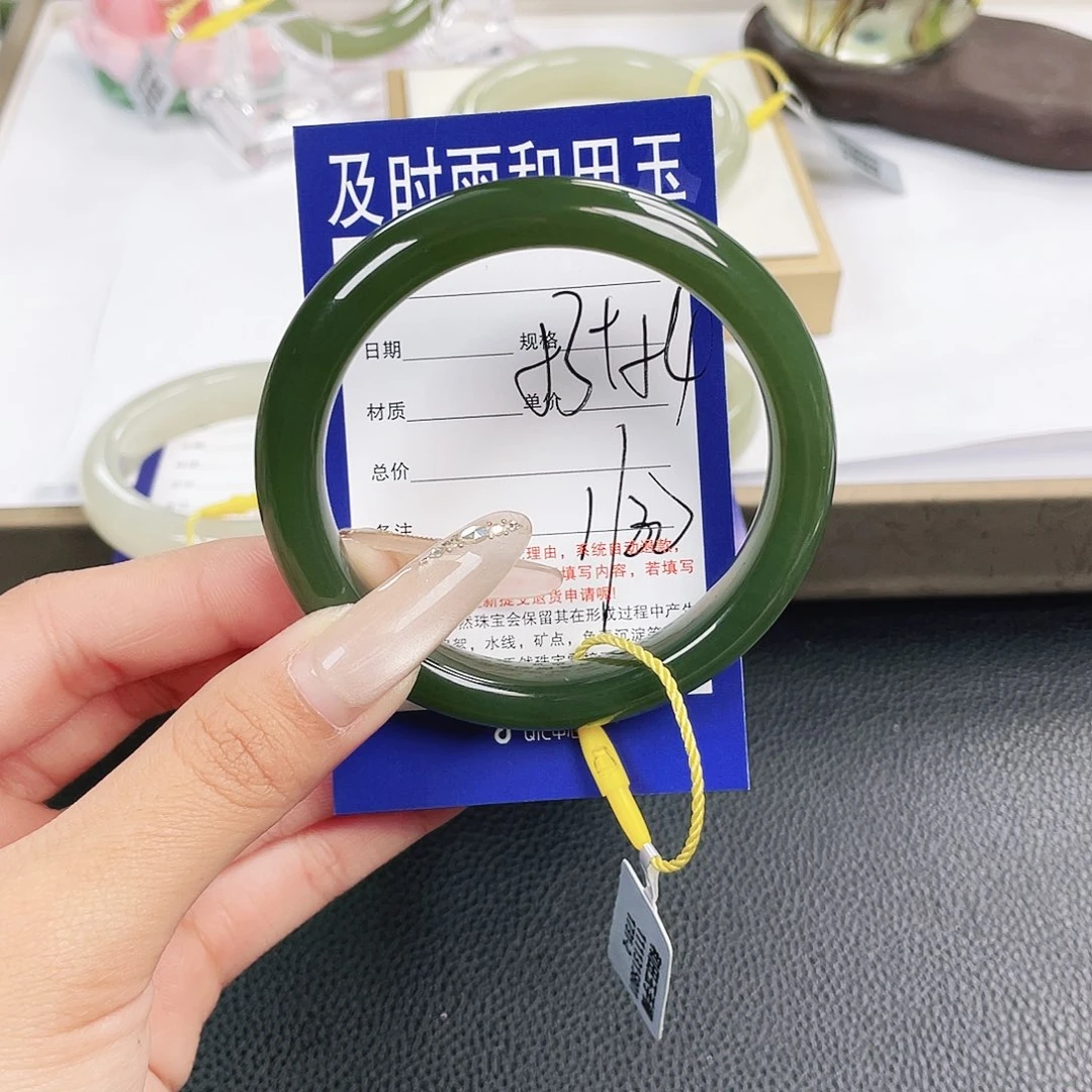 和田玉未镶嵌手镯