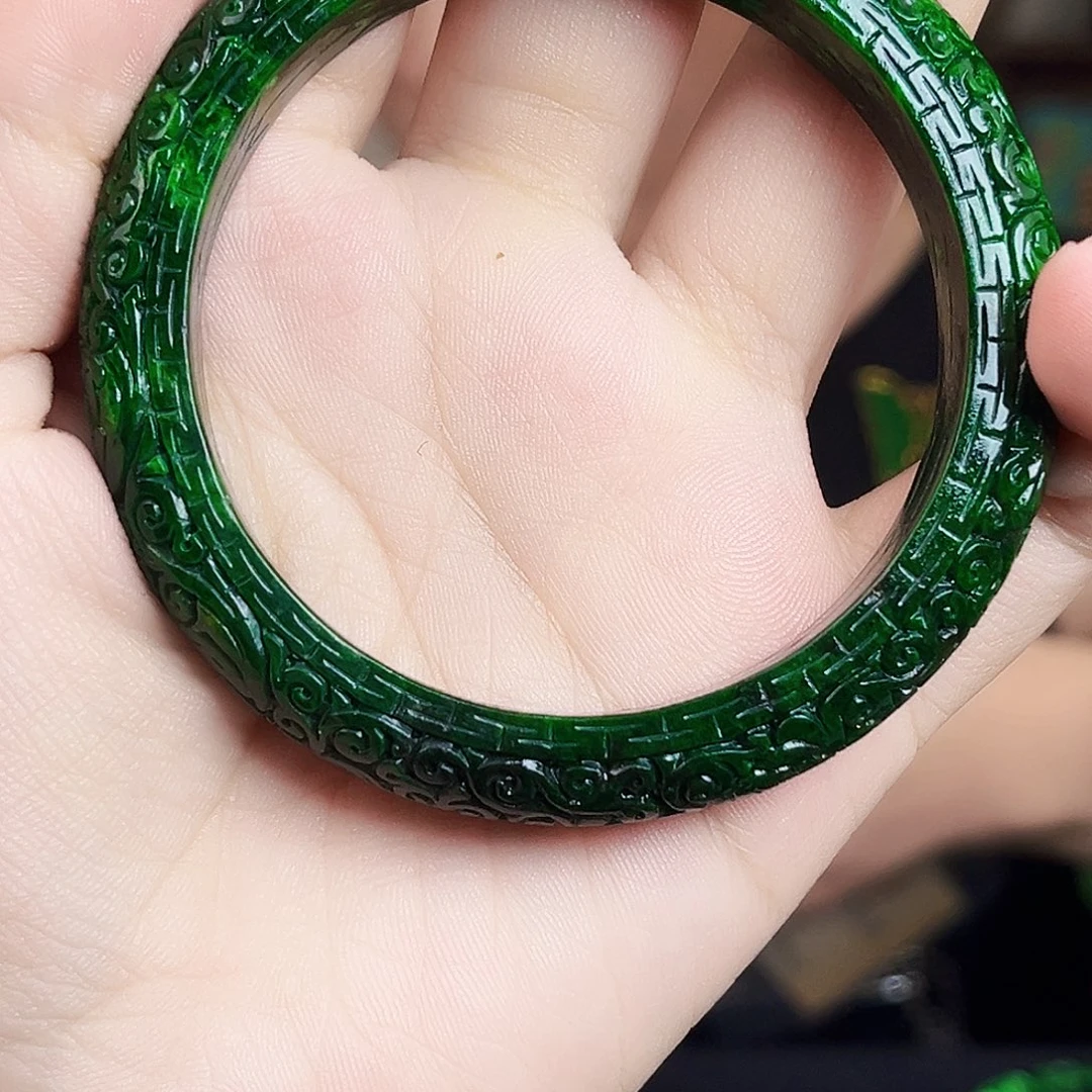 颈饰未镶嵌翡翠多样性