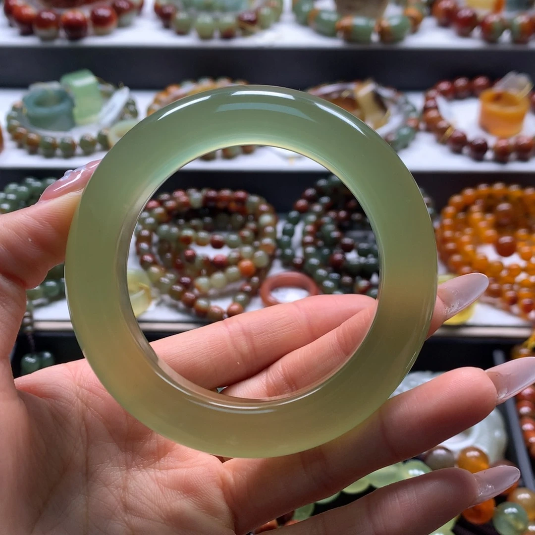 蛇纹石玉未镶嵌手镯