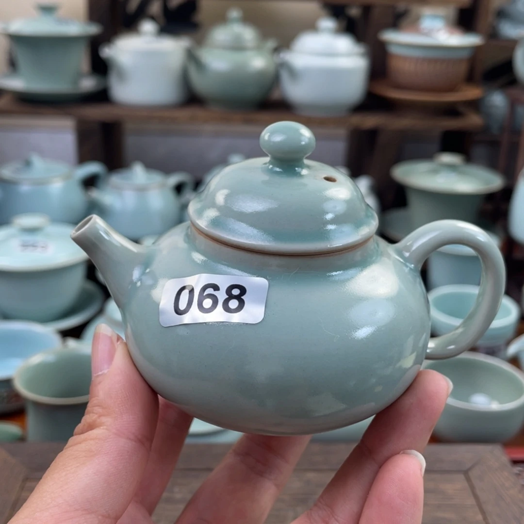 微瑕068仿古小容天壶……