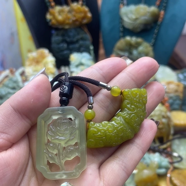 蛇纹石玉合金颈饰