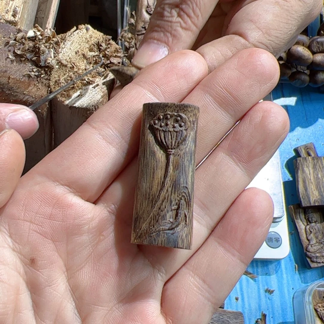 沉香吊坠白棋莲蓬3.7克