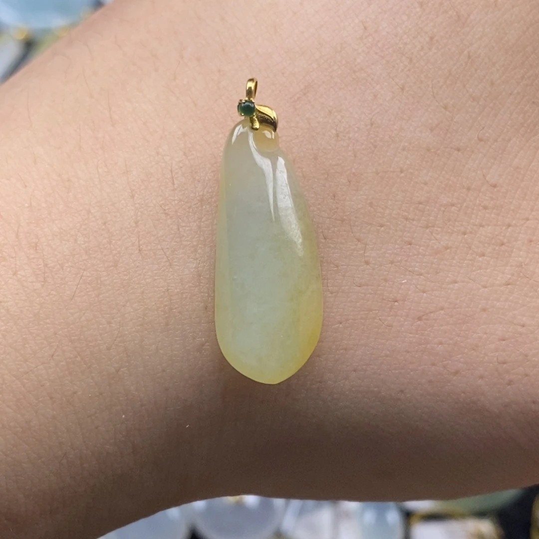 翡翠18K金镶嵌颈饰福瓜