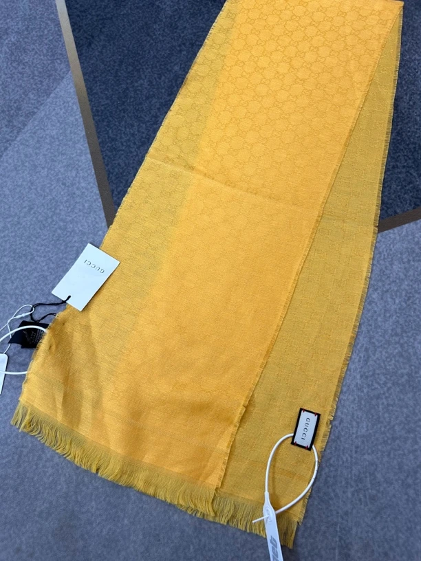 99新 GUCCI/古驰 古驰gucci黄色暗纹满印围巾99新