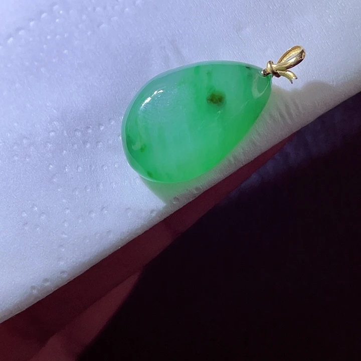 翡翠18K金镶嵌颈饰翡翠