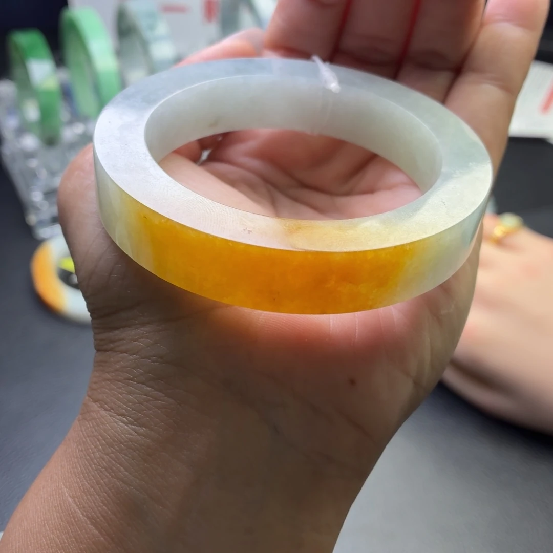 定制翡翠未镶嵌半山半水冰黄