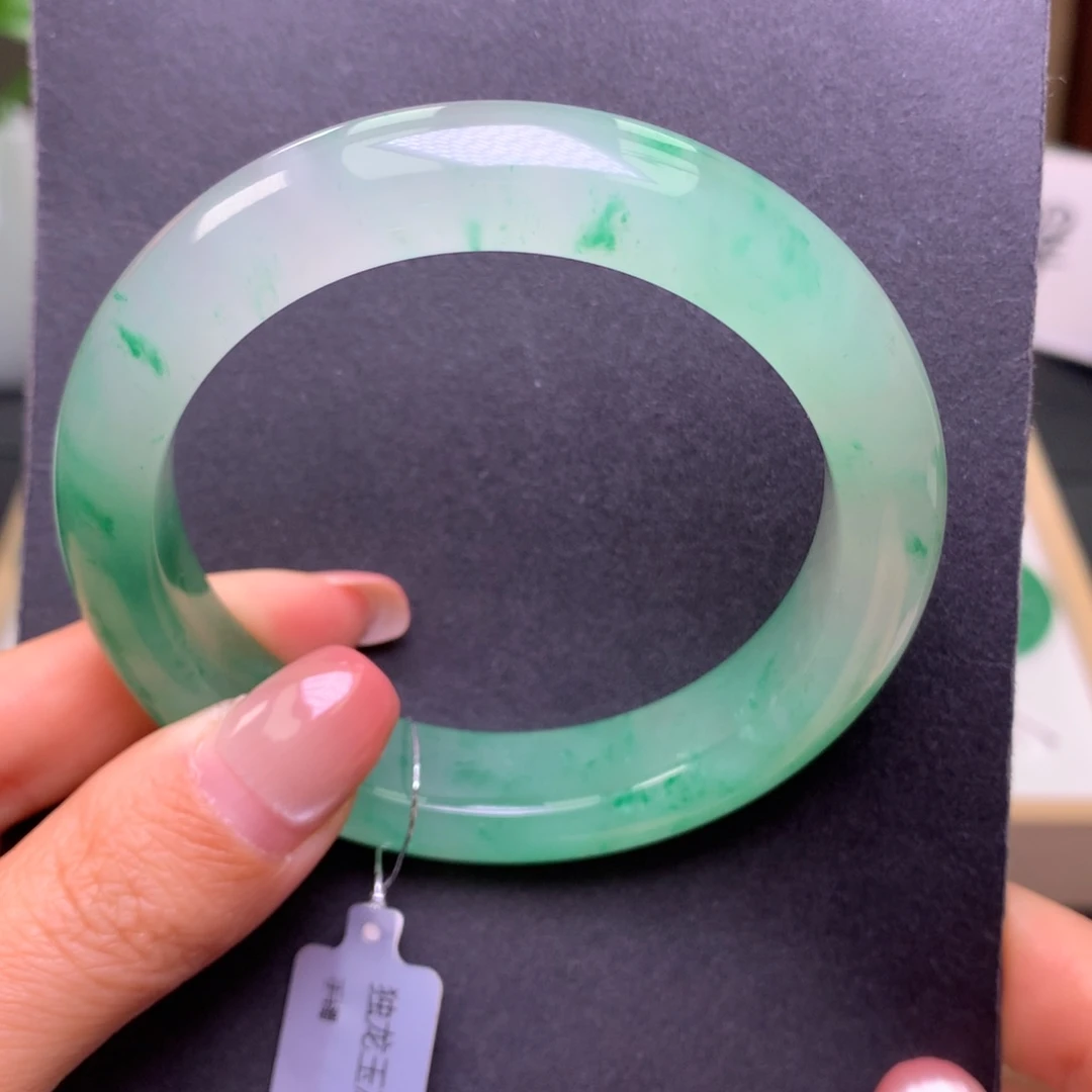 石英质玉（非洲翠）未镶嵌手镯