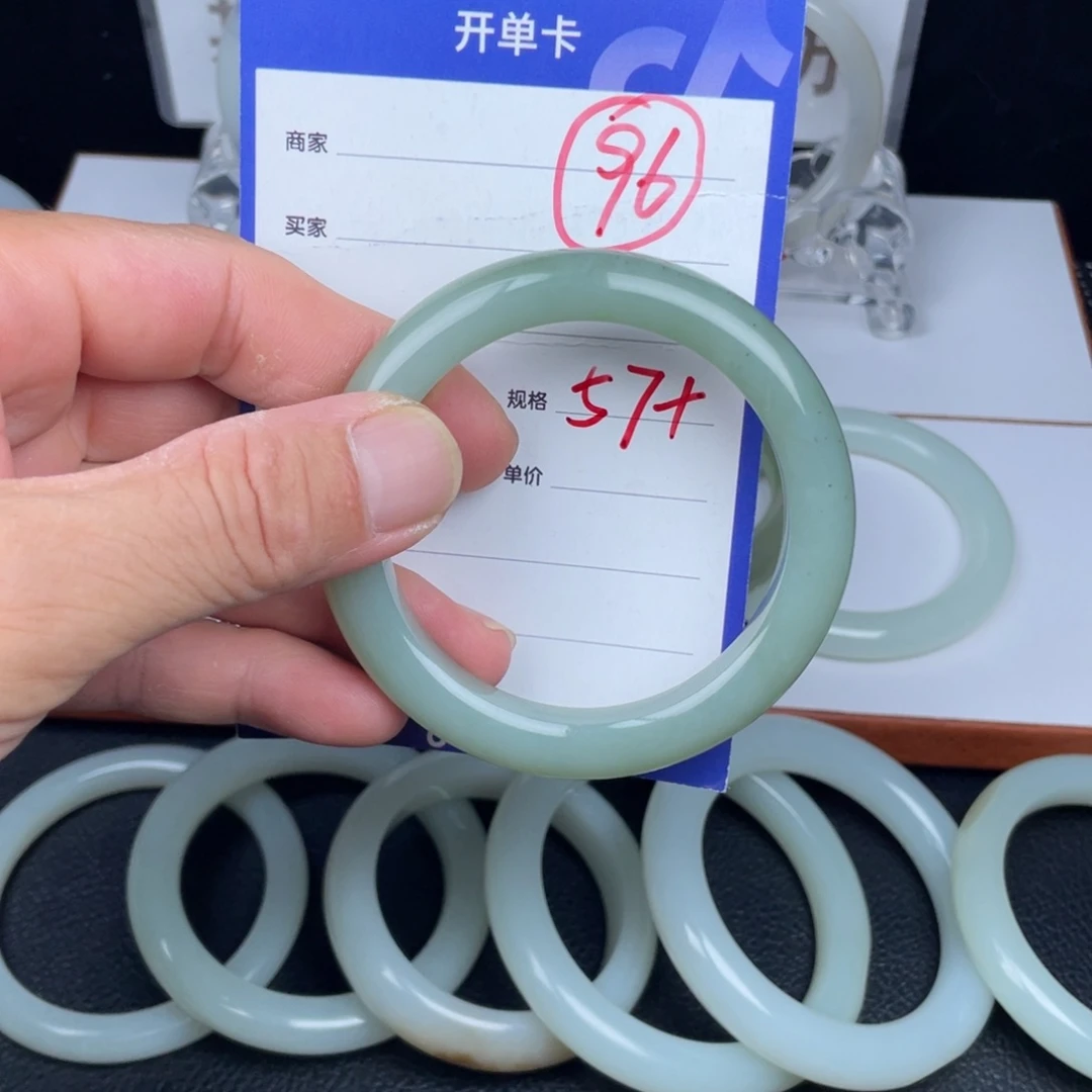 和田玉手镯未镶嵌96