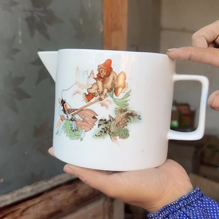 库存微瑕凉水壶一个